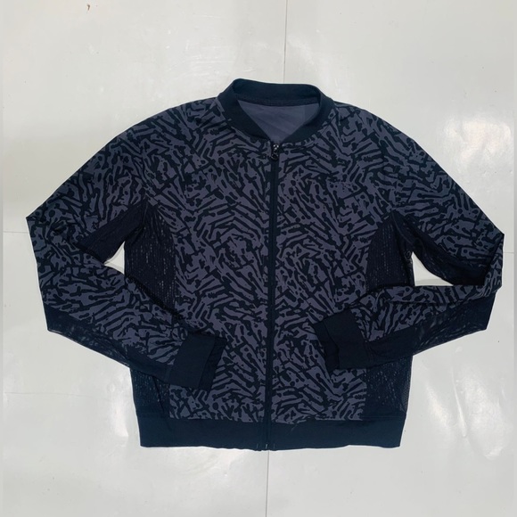 Lululemon Noir Lightweight Mesh Bomber Jacket - Picture 3 of 7